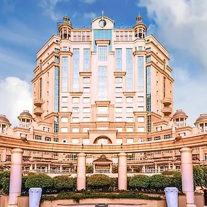 Szálloda Swissotel Al Murooj *****